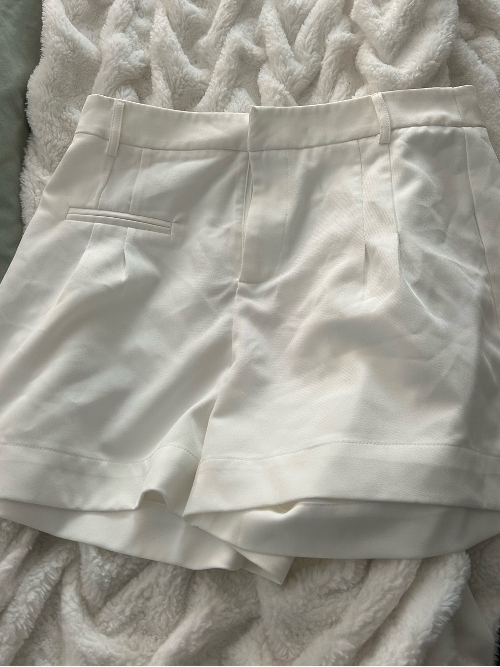 Commense Cream Tailored Bermuda Shorts